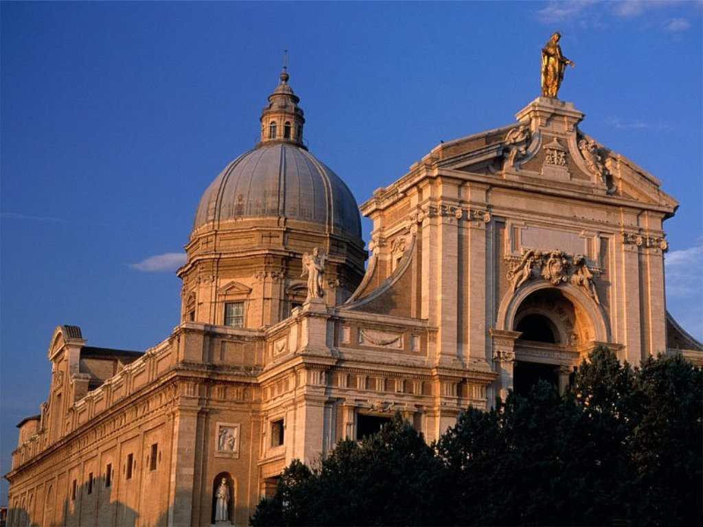 意大利米兰最美教堂，历时5个世纪建成，今是时尚之都的古老地标__凤凰网